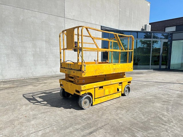 Schaarlift haulotte compact 8 elektrisch 2006 - afbeelding 1 van  1