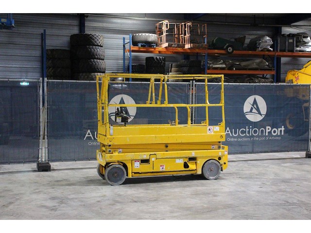 Schaarlift haulotte compact 8 elektrisch 8.20m 2011 - afbeelding 1 van  1