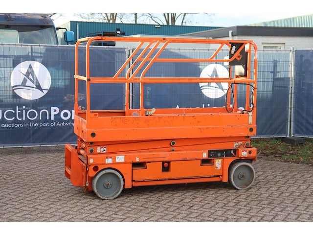 Schaarlift haulotte compact 8 elektrisch 8m 2003 - afbeelding 1 van  1