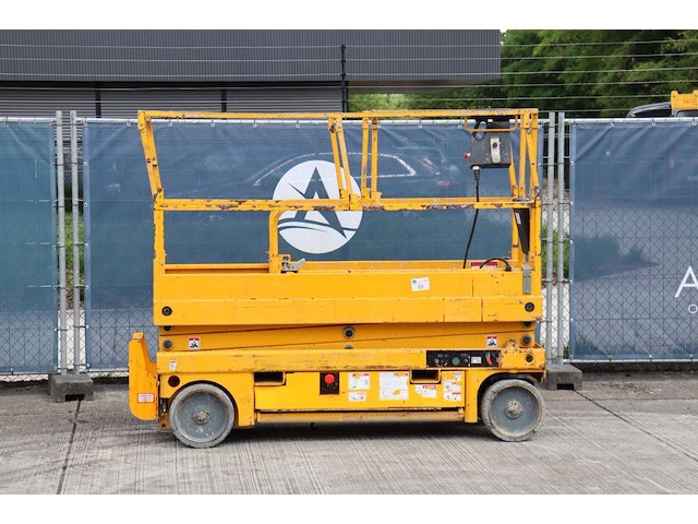 Schaarlift haulotte compact 8 elektrisch 8m 2012 - afbeelding 1 van  1