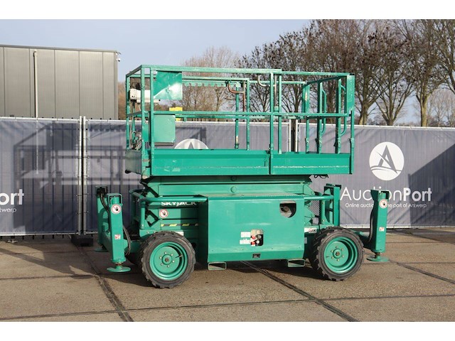 Schaarlift skyjack sj 6832rt diesel 11.7m 2015 - afbeelding 1 van  1