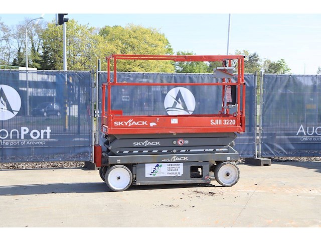 Schaarlift skyjack sj-iii3220 elektrisch 8.1m 2018 - afbeelding 1 van  1