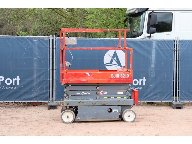 Schaarlift skyjack sj3219 elektrisch 7.8m - afbeelding 1 van  1