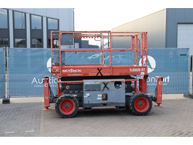 Schaarlift skyjack sj6826 rt diesel 10m 2015 - afbeelding 1 van  1