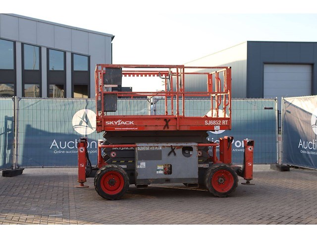 Schaarlift skyjack sj6832rt diesel 12m 2015 - afbeelding 1 van  1