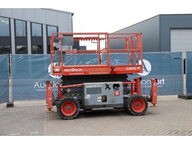 Schaarlift skyjack sj6832rt diesel 12m 2015 - afbeelding 1 van  1