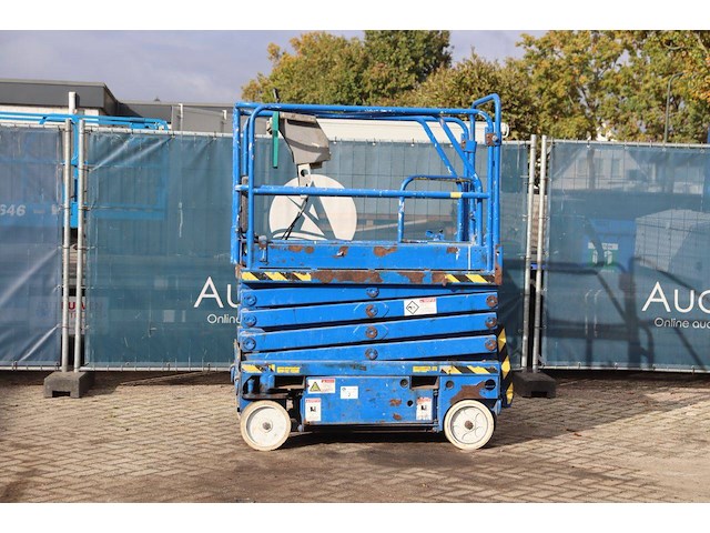 Schaarlift upright 65700-021 elektrisch 7.8m 2001 - afbeelding 1 van  1