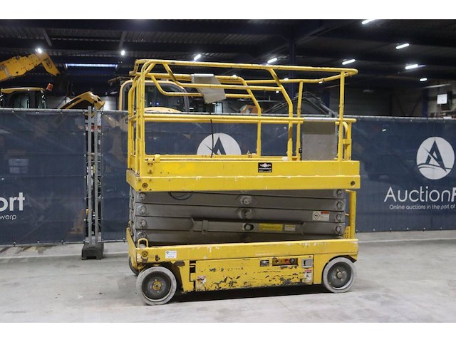 Schaarlift upright x32 elektrisch 9.75m - afbeelding 1 van  1