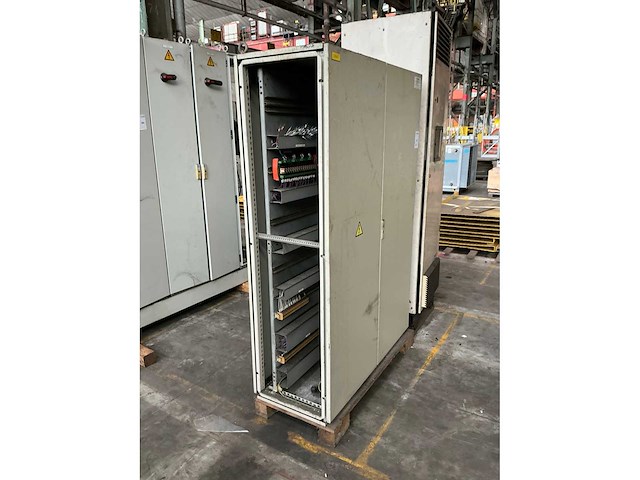 Schakelkast met inhoud (2x) - afbeelding 3 van  7