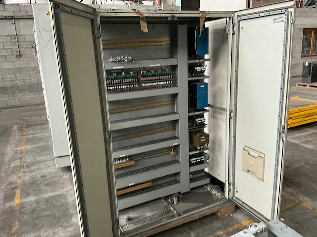 Schakelkast met inhoud (2x) - afbeelding 4 van  7