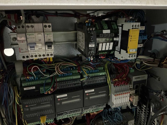 Schakelkast met inhoud (2x) - afbeelding 3 van  7