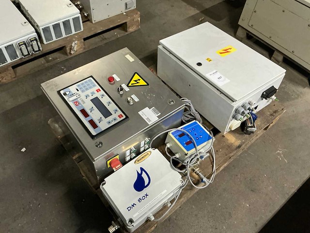 Schakelkast met inhoud (2x) - afbeelding 1 van  10