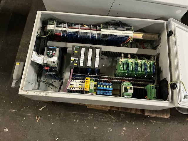 Schakelkast met inhoud (2x) - afbeelding 2 van  9