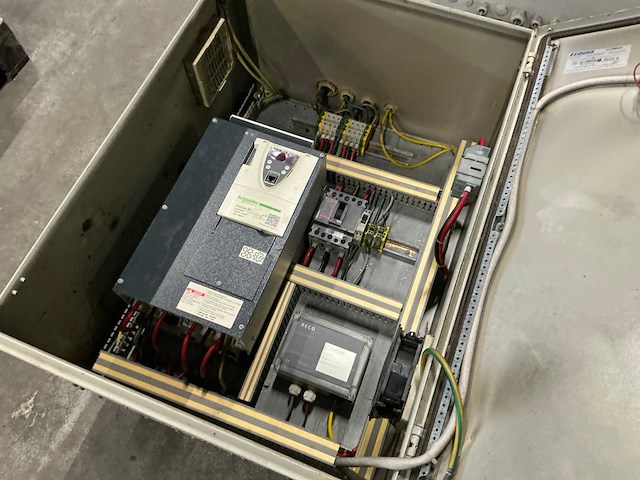 Schakelkast met inhoud (2x) - afbeelding 3 van  6