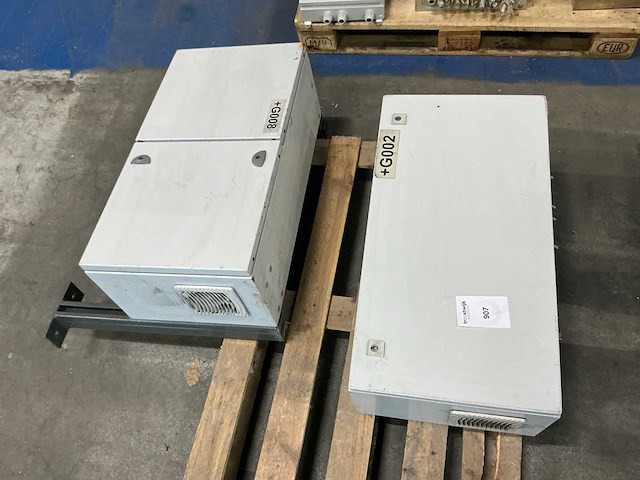 Schakelkast met inhoud (2x) - afbeelding 1 van  10