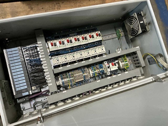 Schakelkast met inhoud (2x) - afbeelding 3 van  10