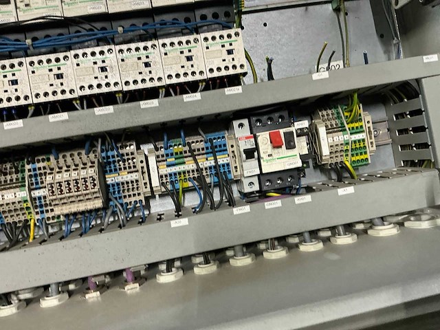 Schakelkast met inhoud (2x) - afbeelding 6 van  10