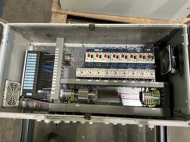 Schakelkast met inhoud (2x) - afbeelding 7 van  10