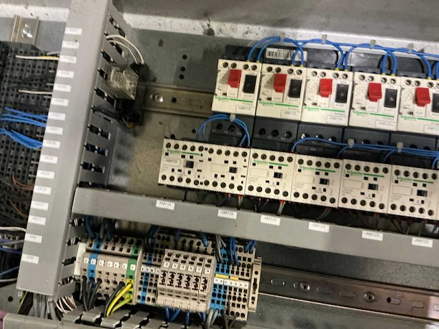 Schakelkast met inhoud (2x) - afbeelding 9 van  10