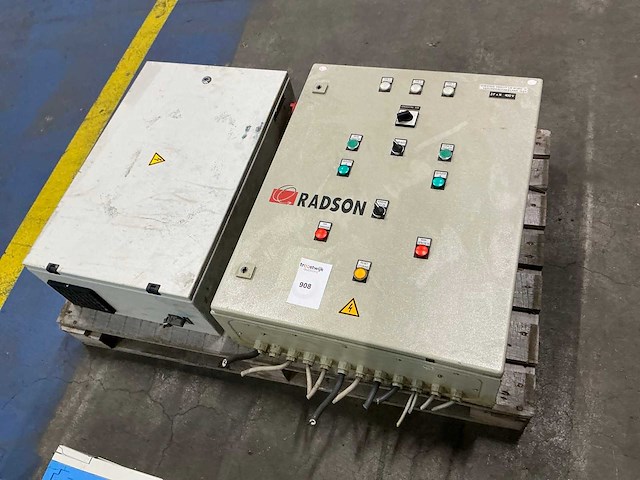 Schakelkast met inhoud (2x) - afbeelding 1 van  7