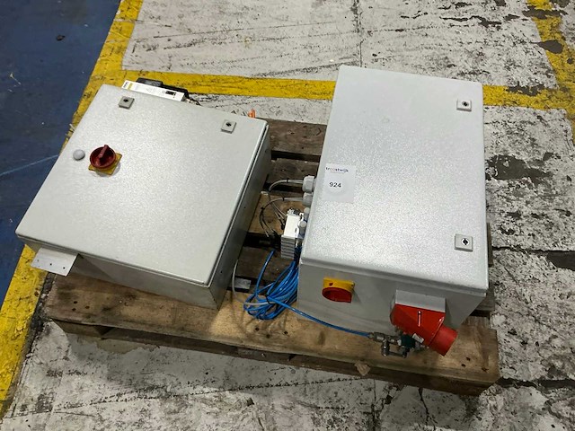 Schakelkast met inhoud (2x) - afbeelding 1 van  8