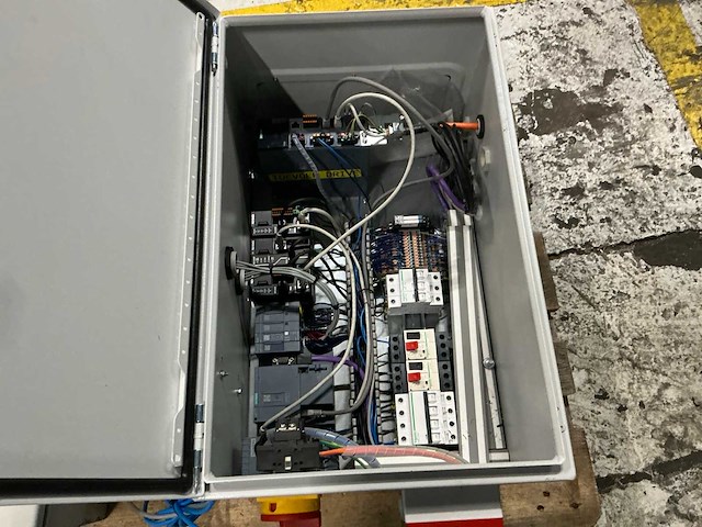 Schakelkast met inhoud (2x) - afbeelding 3 van  8