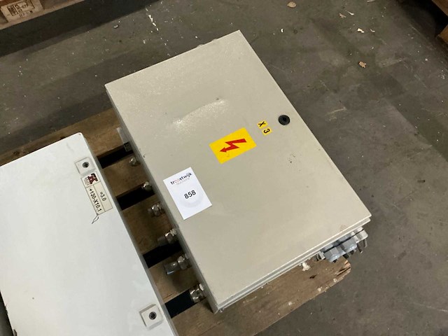 Schakelkast met inhoud (3x) - afbeelding 2 van  4