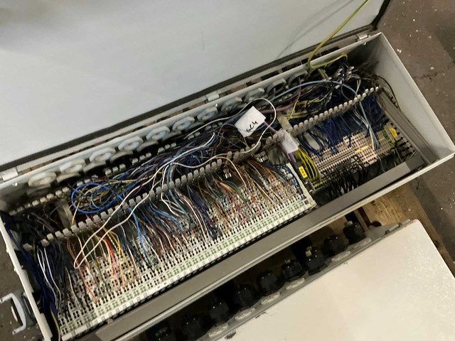 Schakelkast met inhoud (3x) - afbeelding 4 van  4