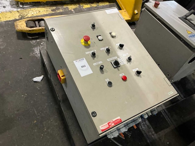 Schakelkast met inhoud (3x) - afbeelding 2 van  11