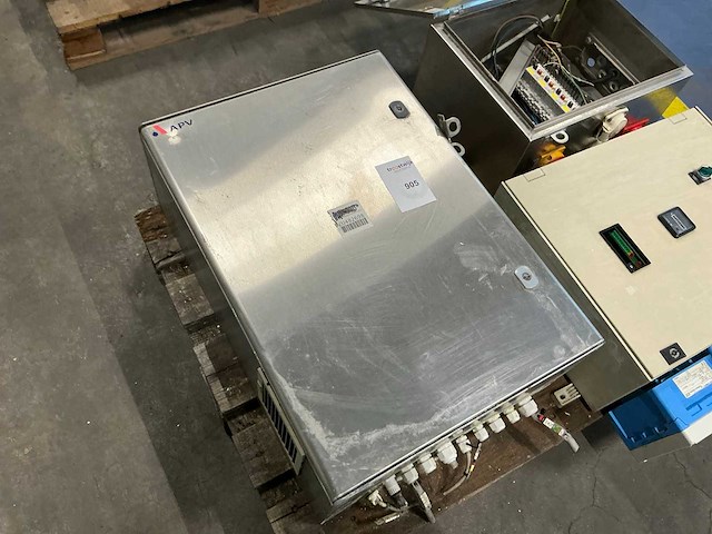 Schakelkast met inhoud (3x) - afbeelding 6 van  6