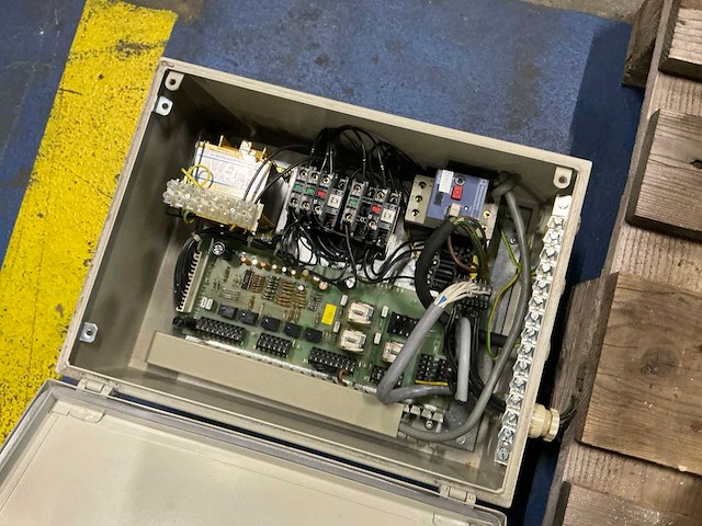 Schakelkast met inhoud (4x) - afbeelding 2 van  6