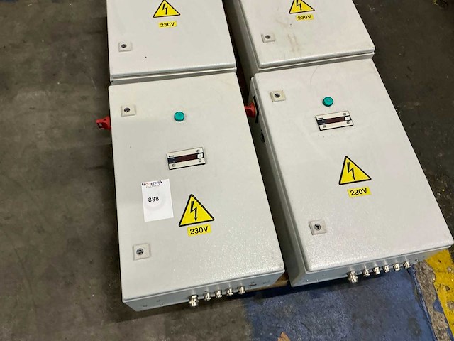 Schakelkast met inhoud (4x) - afbeelding 1 van  5