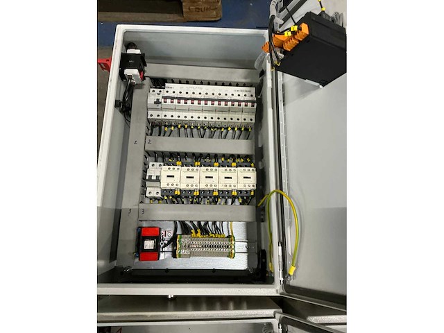 Schakelkast met inhoud (4x) - afbeelding 4 van  5