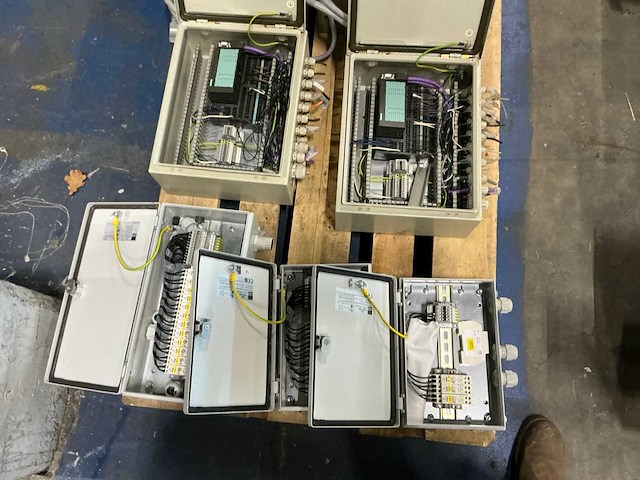 Schakelkast met inhoud (5x) - afbeelding 2 van  8