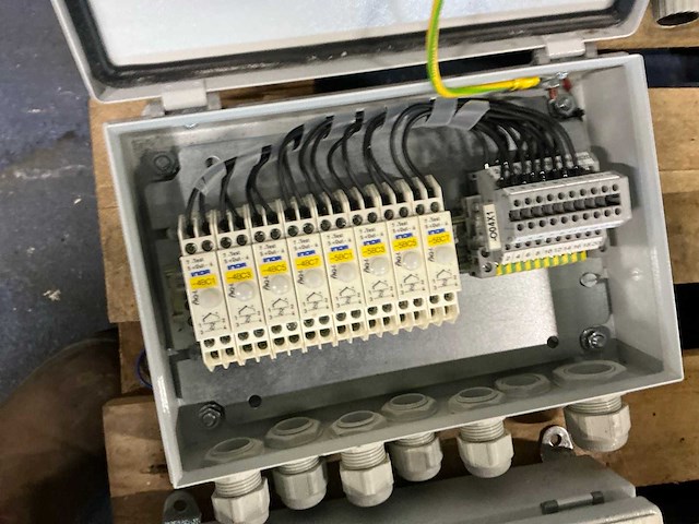 Schakelkast met inhoud (5x) - afbeelding 6 van  8