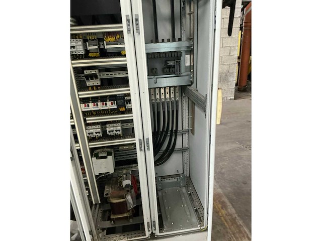 Schakelkast met inhoud - afbeelding 8 van  8