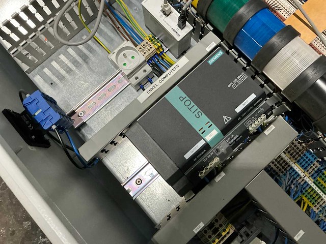 Schakelkast met inhoud - afbeelding 4 van  7