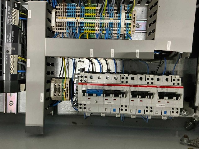 Schakelkast met inhoud - afbeelding 5 van  7