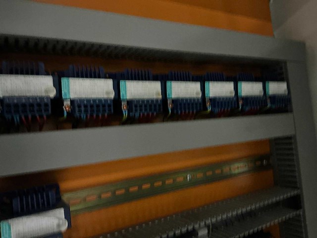 Schakelkast met inhoud - afbeelding 10 van  12