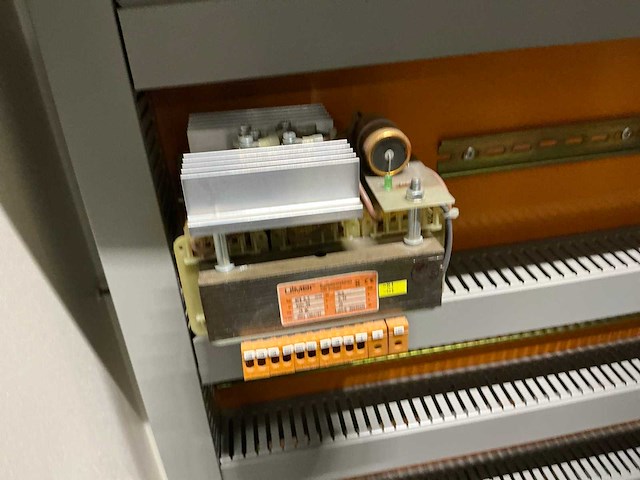 Schakelkast met inhoud - afbeelding 5 van  12