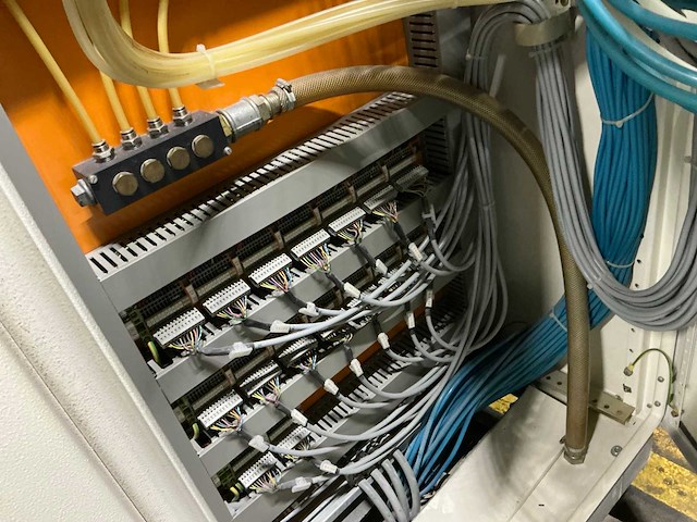 Schakelkast met inhoud - afbeelding 8 van  12