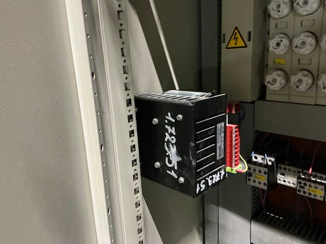 Schakelkast met inhoud - afbeelding 9 van  10