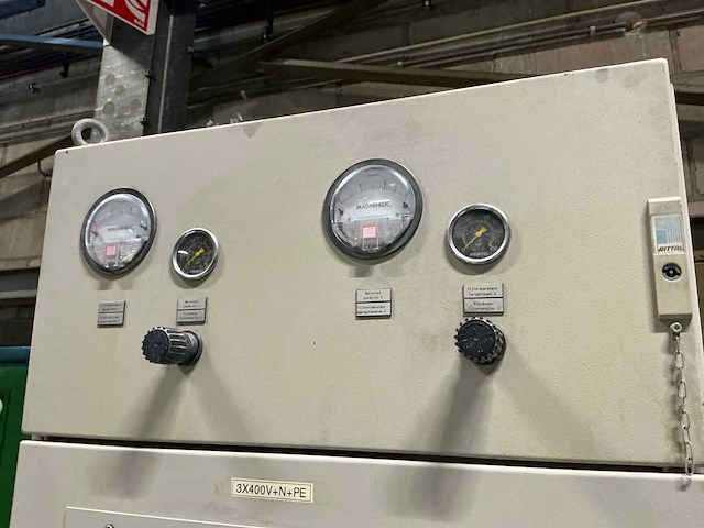 Schakelkast met inhoud - afbeelding 3 van  10