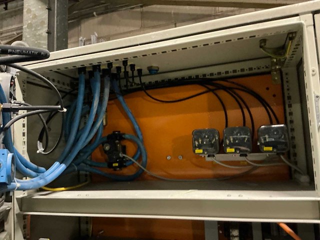 Schakelkast met inhoud - afbeelding 4 van  10