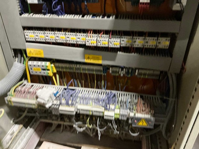 Schakelkast met inhoud - afbeelding 6 van  10