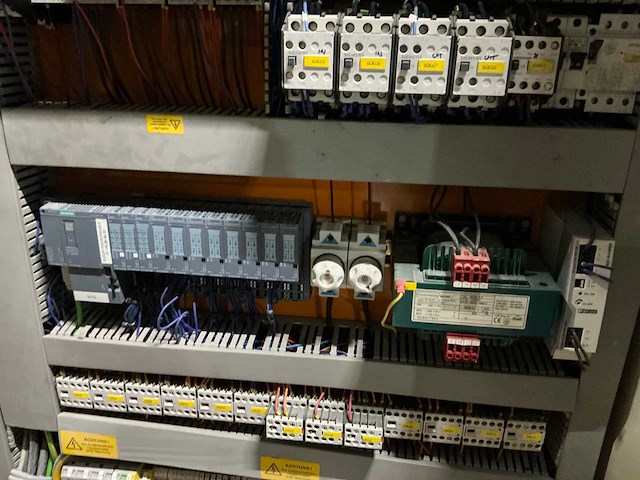 Schakelkast met inhoud - afbeelding 7 van  10