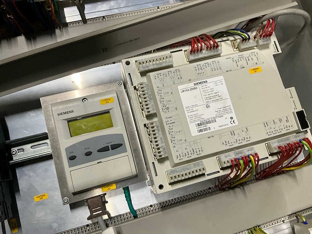 Schakelkast met inhoud - afbeelding 4 van  8