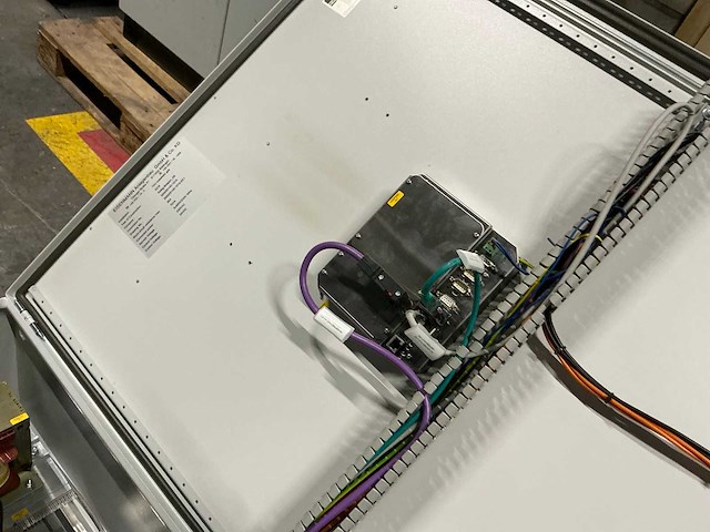 Schakelkast met inhoud - afbeelding 7 van  8