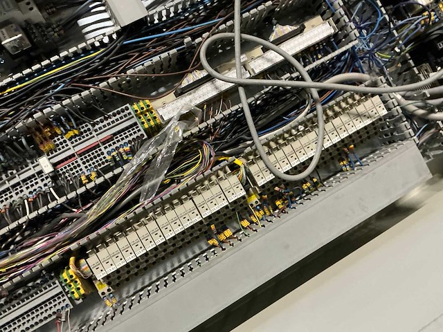 Schakelkast met inhoud - afbeelding 9 van  9