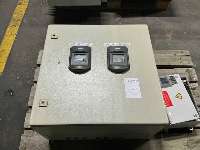 Schakelkast met inhoud - afbeelding 1 van  4